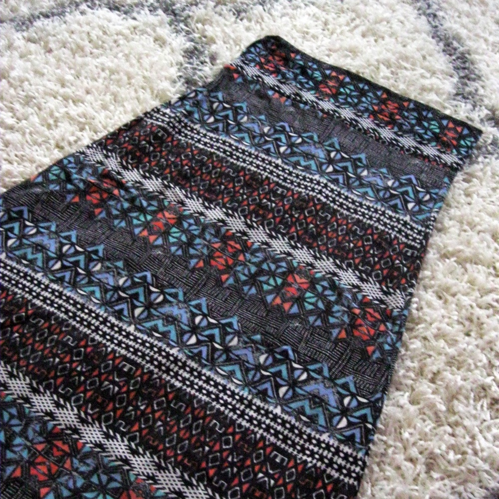 Beautiful Patterned Skirt in Women, Like new